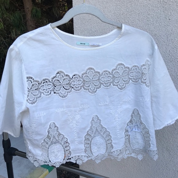 KIMCHI BLUE WHITE CUTOUT TOP - Picture 2 of 3